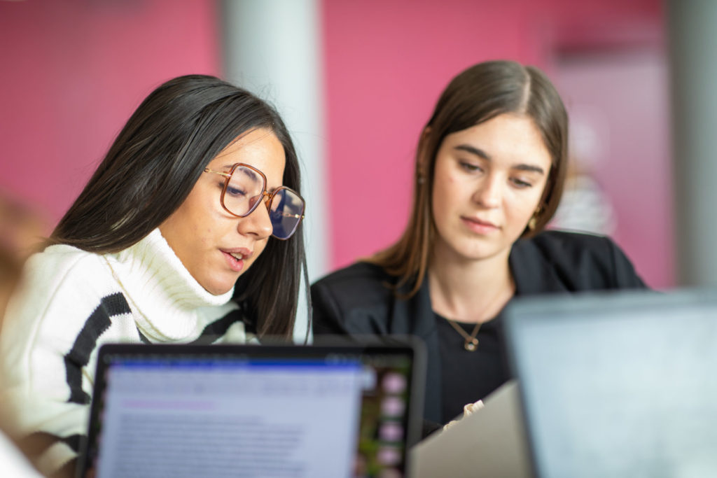 Photo d'étudiants au Campus Saint-Jean